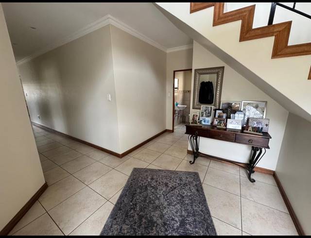 4 BEDROOM HOUSE FOR SALE IN GLEN ERASMIA